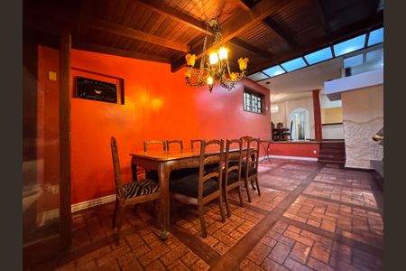 Casa à venda com 460m², 4 quartos e 5 vagasSala 2