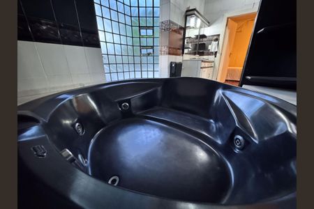 Casa à venda com 460m², 4 quartos e 5 vagasBanheiro do Quarto 2