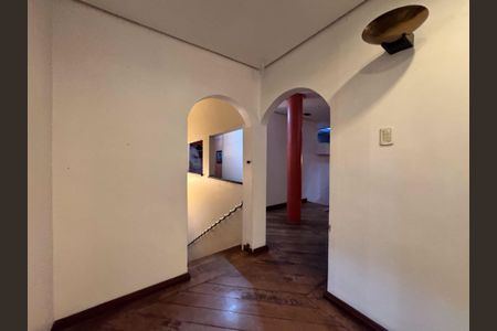 Casa à venda com 460m², 4 quartos e 5 vagasCorredor