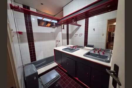 Casa à venda com 460m², 4 quartos e 5 vagasBanheiro