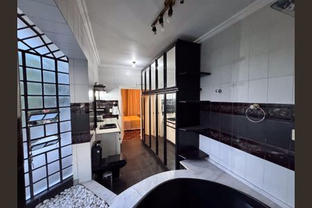 Casa à venda com 460m², 4 quartos e 5 vagasBanheiro do Quarto 2