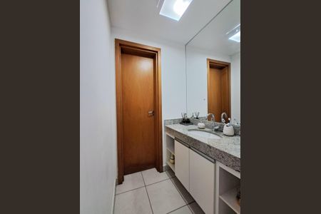 Apartamento à venda com 127m², 3 quartos e 3 vagas Apartamento à venda com 127m², 3 quartos e 3 vagasBanheiro Social