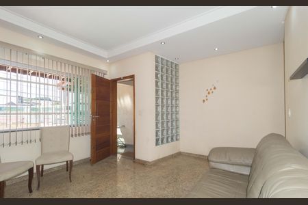 Casa à venda com 120m², 2 quartos e 1 vagaSala