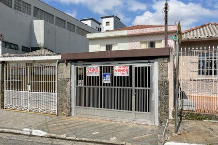 Casa à venda com 200m², 3 quartos e 4 vagasFachada + plaquinha
