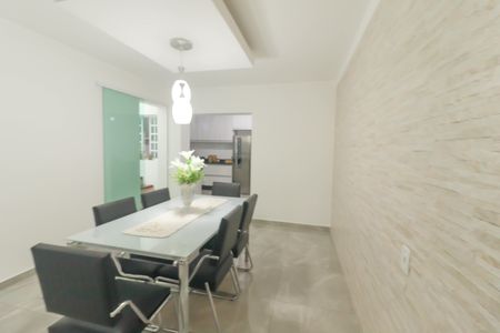Casa à venda com 255m², 3 quartos e 2 vagas Casa à venda com 255m², 3 quartos e 2 vagasCopa