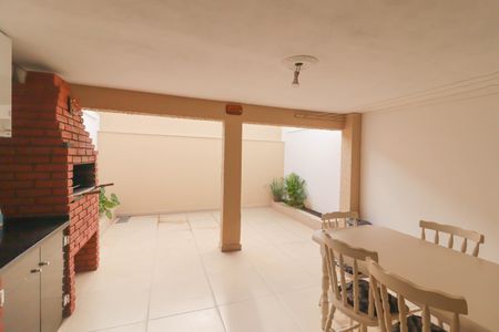 Casa à venda com 255m², 3 quartos e 2 vagas Casa à venda com 255m², 3 quartos e 2 vagasChurrasqueira