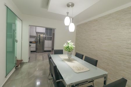 Casa à venda com 255m², 3 quartos e 2 vagas Casa à venda com 255m², 3 quartos e 2 vagasCopa