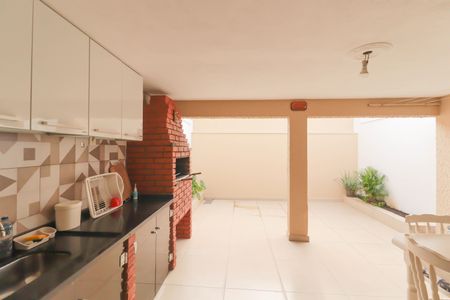 Casa à venda com 255m², 3 quartos e 2 vagas Casa à venda com 255m², 3 quartos e 2 vagasChurrasqueira