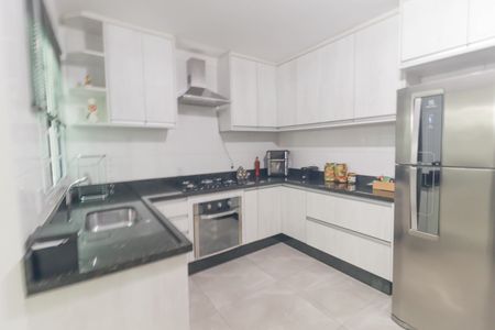 Casa à venda com 255m², 3 quartos e 2 vagas Casa à venda com 255m², 3 quartos e 2 vagasCozinha