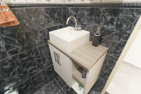 Casa à venda com 255m², 3 quartos e 2 vagas Casa à venda com 255m², 3 quartos e 2 vagasBanheiro Social 2