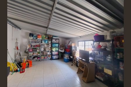 Casa de condomínio à venda com 230m², 4 quartos e 3 vagas Casa de condomínio à venda com 230m², 4 quartos e 3 vagasHome Office