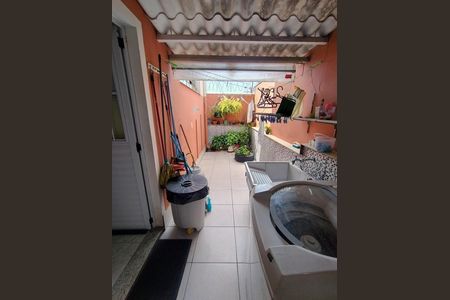 Casa de condomínio à venda com 230m², 4 quartos e 3 vagas Casa de condomínio à venda com 230m², 4 quartos e 3 vagasÁrea de Serviço