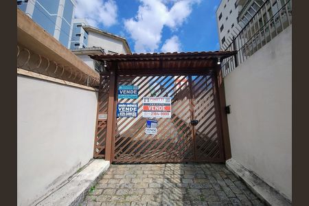 Casa de condomínio à venda com 230m², 4 quartos e 3 vagas Casa de condomínio à venda com 230m², 4 quartos e 3 vagasFachada