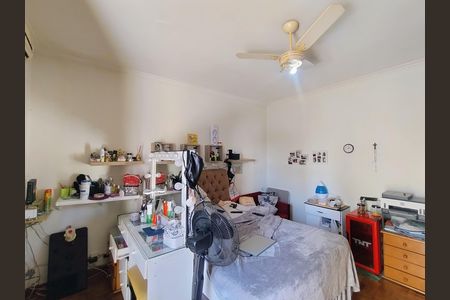 Casa de condomínio à venda com 230m², 4 quartos e 3 vagas Casa de condomínio à venda com 230m², 4 quartos e 3 vagasQuarto 2 - Suíte