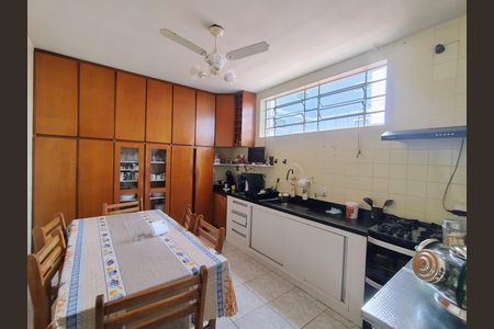 Casa de condomínio à venda com 230m², 4 quartos e 3 vagas Casa de condomínio à venda com 230m², 4 quartos e 3 vagasCozinha