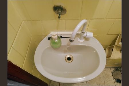 Casa de condomínio à venda com 230m², 4 quartos e 3 vagas Casa de condomínio à venda com 230m², 4 quartos e 3 vagasLavabo