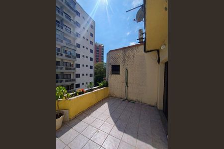 Casa de condomínio à venda com 230m², 4 quartos e 3 vagas Casa de condomínio à venda com 230m², 4 quartos e 3 vagasQuarto 2 - Suíte Sacada