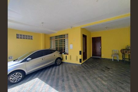 Casa de condomínio à venda com 230m², 4 quartos e 3 vagas Casa de condomínio à venda com 230m², 4 quartos e 3 vagasGaragem