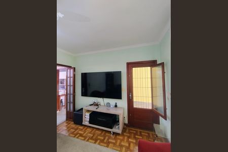 Casa de condomínio à venda com 230m², 4 quartos e 3 vagas Casa de condomínio à venda com 230m², 4 quartos e 3 vagasSala