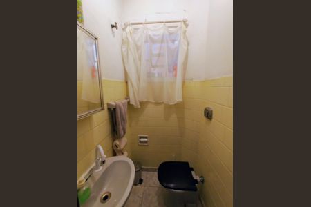 Casa de condomínio à venda com 230m², 4 quartos e 3 vagas Casa de condomínio à venda com 230m², 4 quartos e 3 vagasLavabo