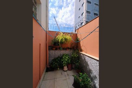 Casa de condomínio à venda com 230m², 4 quartos e 3 vagas Casa de condomínio à venda com 230m², 4 quartos e 3 vagasQuintal