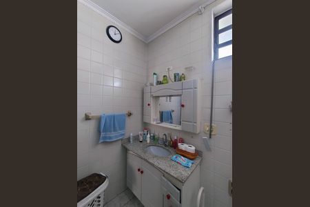 Casa de condomínio à venda com 230m², 4 quartos e 3 vagas Casa de condomínio à venda com 230m², 4 quartos e 3 vagasBanheiro Social