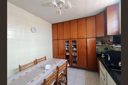 Casa de condomínio à venda com 230m², 4 quartos e 3 vagas Casa de condomínio à venda com 230m², 4 quartos e 3 vagasCozinha