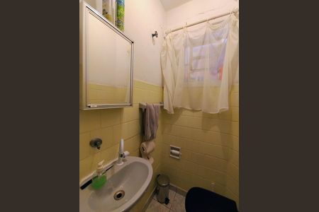 Casa de condomínio à venda com 230m², 4 quartos e 3 vagas Casa de condomínio à venda com 230m², 4 quartos e 3 vagasLavabo