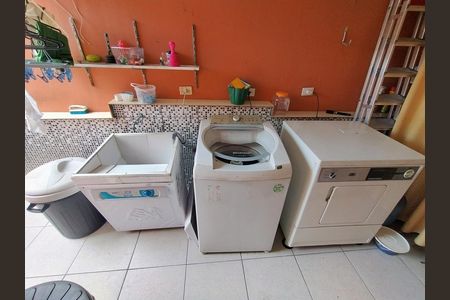 Casa de condomínio à venda com 230m², 4 quartos e 3 vagas Casa de condomínio à venda com 230m², 4 quartos e 3 vagasÁrea de Serviço
