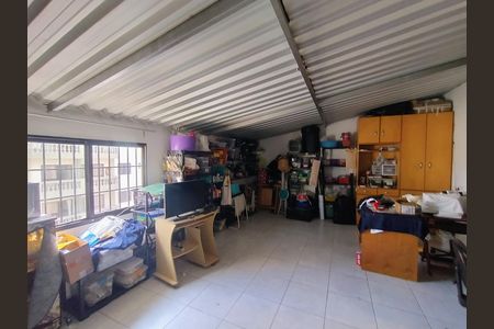Casa de condomínio à venda com 230m², 4 quartos e 3 vagas Casa de condomínio à venda com 230m², 4 quartos e 3 vagasHome Office