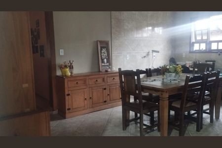 Casa à venda com 160m², 3 quartos e 3 vagas Casa à venda com 160m², 3 quartos e 3 vagasCozinha