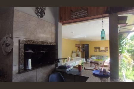 Casa à venda com 160m², 3 quartos e 3 vagas Casa à venda com 160m², 3 quartos e 3 vagasÁrea Externa