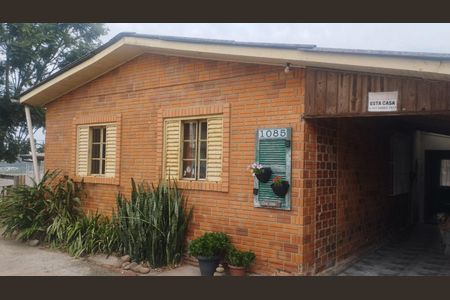 Casa à venda com 160m², 3 quartos e 3 vagas Casa à venda com 160m², 3 quartos e 3 vagasFachada