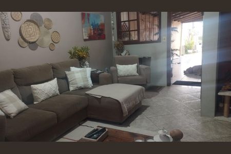 Casa à venda com 160m², 3 quartos e 3 vagas Casa à venda com 160m², 3 quartos e 3 vagasSala