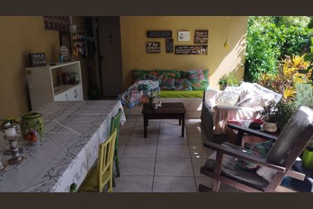 Casa à venda com 160m², 3 quartos e 3 vagas Casa à venda com 160m², 3 quartos e 3 vagasÁrea Externa