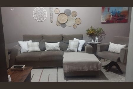 Casa à venda com 160m², 3 quartos e 3 vagas Casa à venda com 160m², 3 quartos e 3 vagasSala