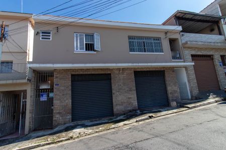Casa à venda com 170m², 2 quartos e 2 vagas Casa à venda com 170m², 2 quartos e 2 vagasFachada