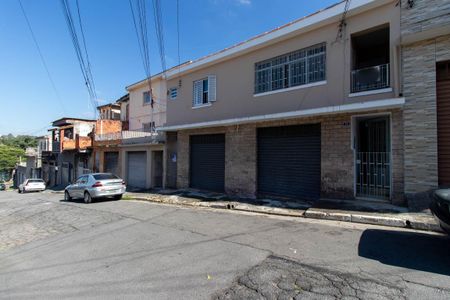 Casa à venda com 170m², 2 quartos e 2 vagas Casa à venda com 170m², 2 quartos e 2 vagasFachada