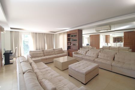 Apartamento para alugar com 280m², 4 quartos e 4 vagasSala