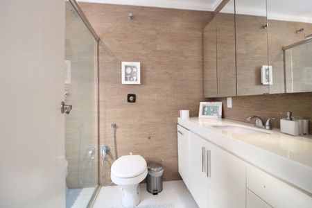 Apartamento para alugar com 280m², 4 quartos e 4 vagasBanheiro