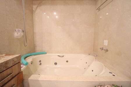 Apartamento para alugar com 280m², 4 quartos e 4 vagasBanheiro