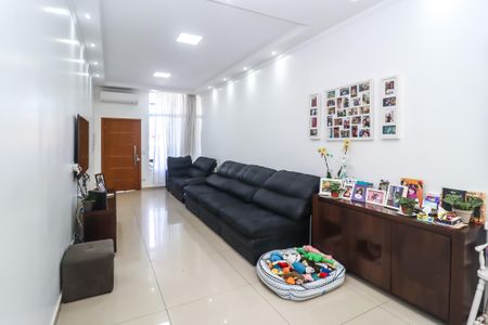 Casa à venda com 180m², 3 quartos e 4 vagasSala
