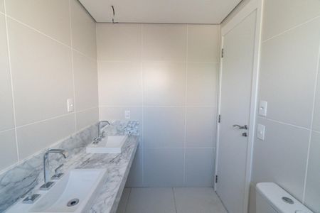 Apartamento à venda com 156m², 3 quartos e 3 vagasBanheiro da Suíte 1