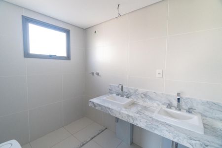 Apartamento à venda com 156m², 3 quartos e 3 vagasBanheiro da Suíte 1