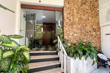 Apartamento à venda com 160m², 3 quartos e 1 vaga Apartamento à venda com 160m², 3 quartos e 1 vagaEntrada