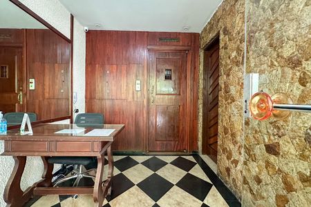 Apartamento à venda com 160m², 3 quartos e 1 vaga Apartamento à venda com 160m², 3 quartos e 1 vagaHall