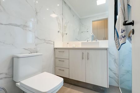 Apartamento à venda com 250m², 4 quartos e 3 vagasBanheiro da Suíte 1