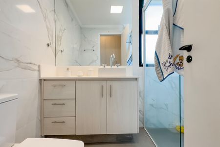 Apartamento à venda com 250m², 4 quartos e 3 vagasBanheiro da Suíte 1