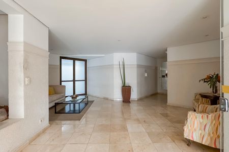 Apartamento à venda com 250m², 4 quartos e 3 vagasHall social