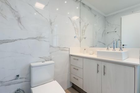 Apartamento à venda com 250m², 4 quartos e 3 vagasBanheiro da Suíte 1